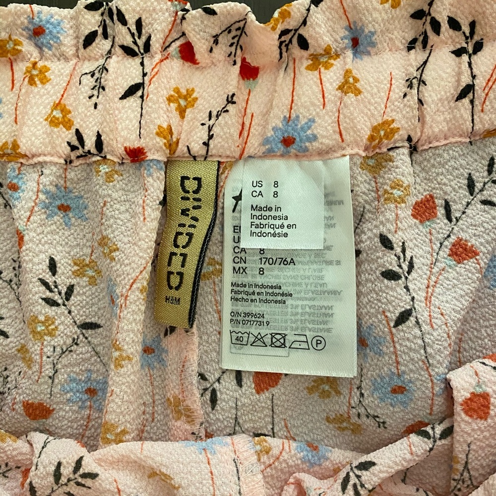 H&M Floral High Rise Shorts - Picture 3 of 3